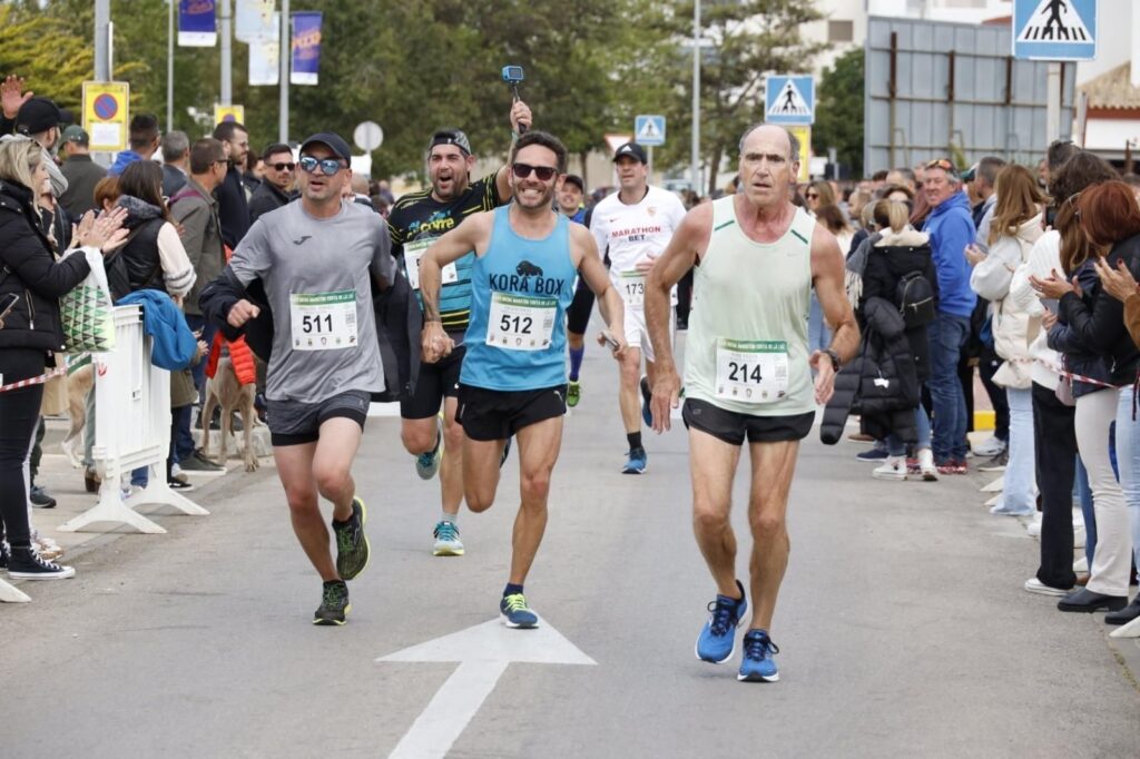 Una vez más, y van 39, la Media Maratón Costa de la Luz prepara su salida con ese aroma especial que solo tienen las pruebas con historia